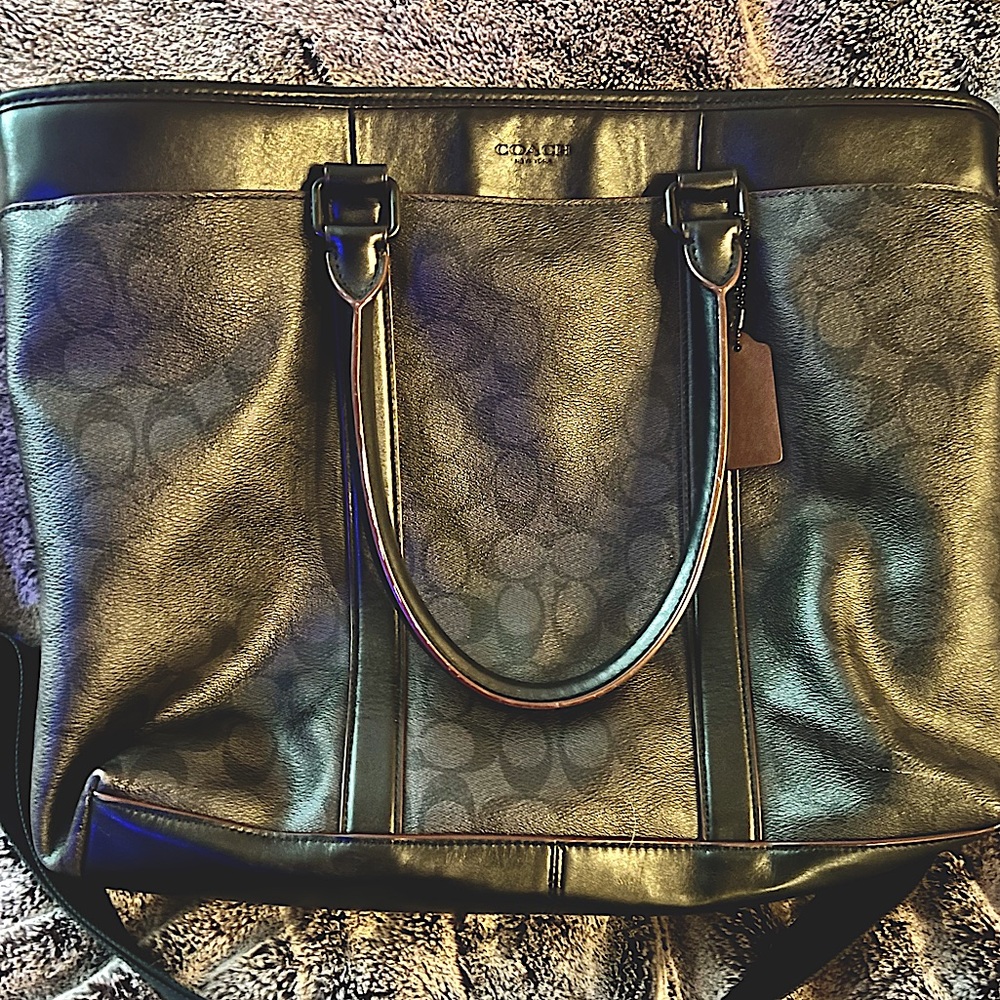 Coach messenger/ work bag. In very good condition.